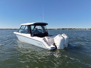 Boston Whaler 330 Vantage 7 2025 Boston Whaler 330 Vantage 8