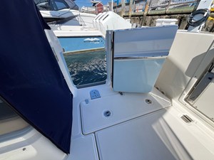 Boston Whaler 330 Vantage 8 2025 Boston Whaler 330 Vantage 9
