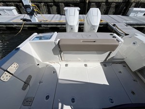 Boston Whaler 330 Vantage 9 2025 Boston Whaler 330 Vantage 10