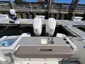 Boston Whaler 330 Vantage 10 2025 Boston Whaler 330 Vantage 11
