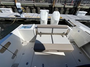 Boston Whaler 330 Vantage 11 2025 Boston Whaler 330 Vantage 12