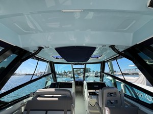 Boston Whaler 330 Vantage 13 2025 Boston Whaler 330 Vantage 14