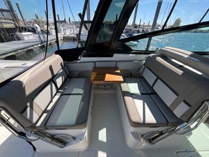 Boston Whaler 330 Vantage 15 2025 Boston Whaler 330 Vantage 16
