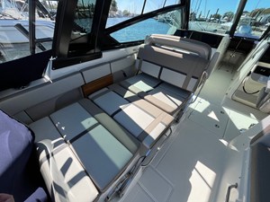 Boston Whaler 330 Vantage 17 2025 Boston Whaler 330 Vantage 18