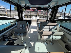 Boston Whaler 330 Vantage 19 2025 Boston Whaler 330 Vantage 20