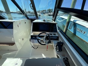 Boston Whaler 330 Vantage 21 2025 Boston Whaler 330 Vantage 22