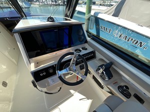 Boston Whaler 330 Vantage 22 2025 Boston Whaler 330 Vantage 23