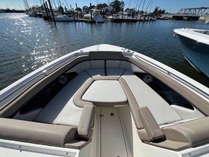 Boston Whaler 330 Vantage 33 2025 Boston Whaler 330 Vantage 34