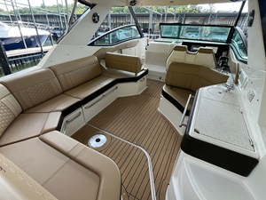 Sea Ray 320 SUNDANCER 37 2020 Sea Ray 320 SUNDANCER 38