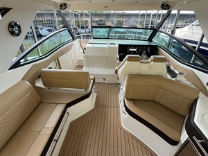 Sea Ray 320 SUNDANCER 40 2020 Sea Ray 320 SUNDANCER 41