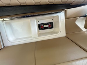 Sea Ray 320 SUNDANCER 41 2020 Sea Ray 320 SUNDANCER 42