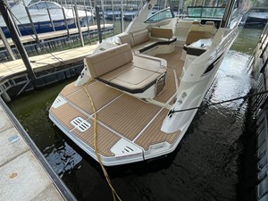Sea Ray 320 SUNDANCER 43 2020 Sea Ray 320 SUNDANCER 44