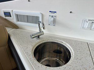 Sea Ray 320 SUNDANCER 62 2020 Sea Ray 320 SUNDANCER 63