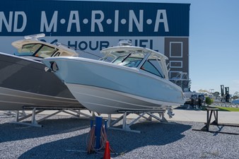 Boston Whaler VANTAGE 320 2 2025 Boston Whaler VANTAGE 320 3