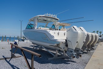 Boston Whaler VANTAGE 320 3 2025 Boston Whaler VANTAGE 320 4
