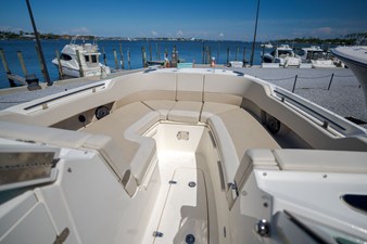 Boston Whaler VANTAGE 320 6 2025 Boston Whaler VANTAGE 320 7