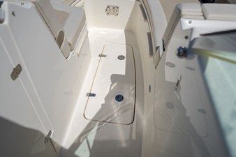 Boston Whaler VANTAGE 320 7 2025 Boston Whaler VANTAGE 320 8