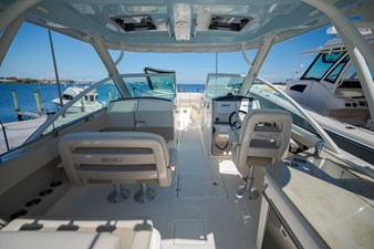 Boston Whaler VANTAGE 320 8 2025 Boston Whaler VANTAGE 320 9