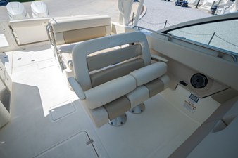 Boston Whaler VANTAGE 320 19 2025 Boston Whaler VANTAGE 320 20