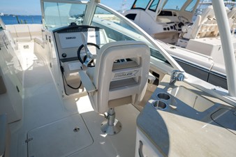 Boston Whaler VANTAGE 320 21 2025 Boston Whaler VANTAGE 320 22