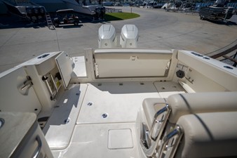 Boston Whaler VANTAGE 320 24 2025 Boston Whaler VANTAGE 320 25