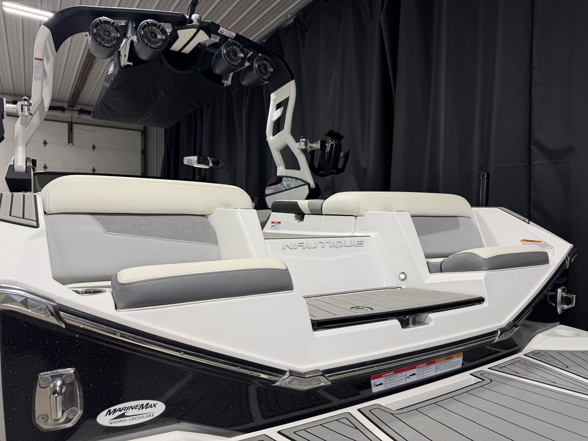 2021 Nautique G23 12