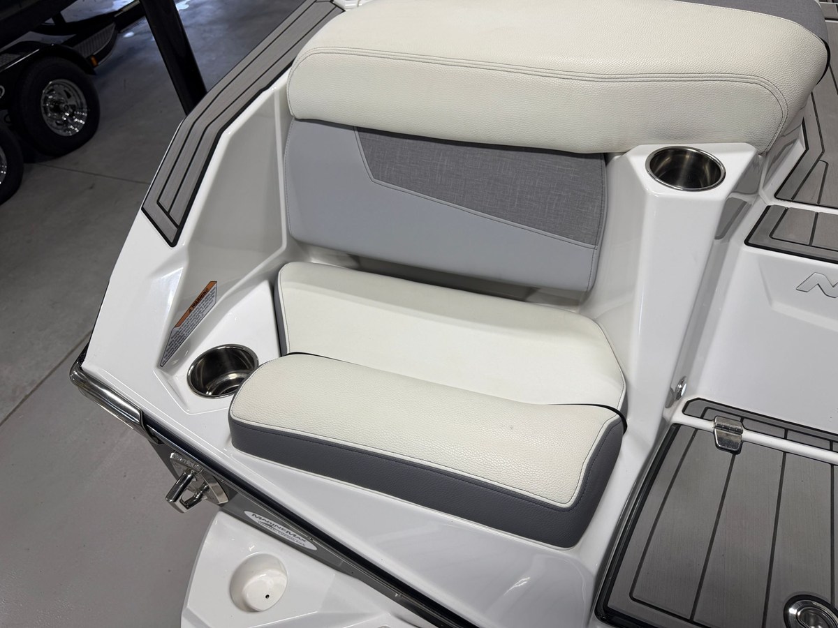 2021 Nautique G23 13