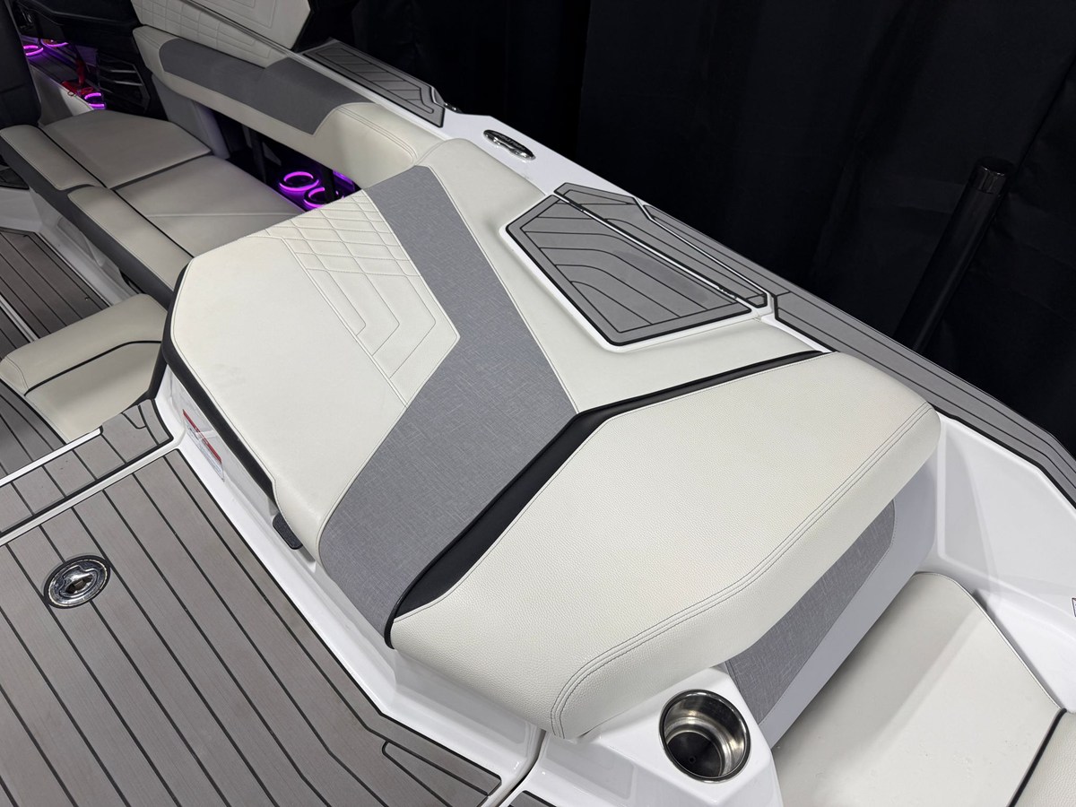 2021 Nautique G23 19