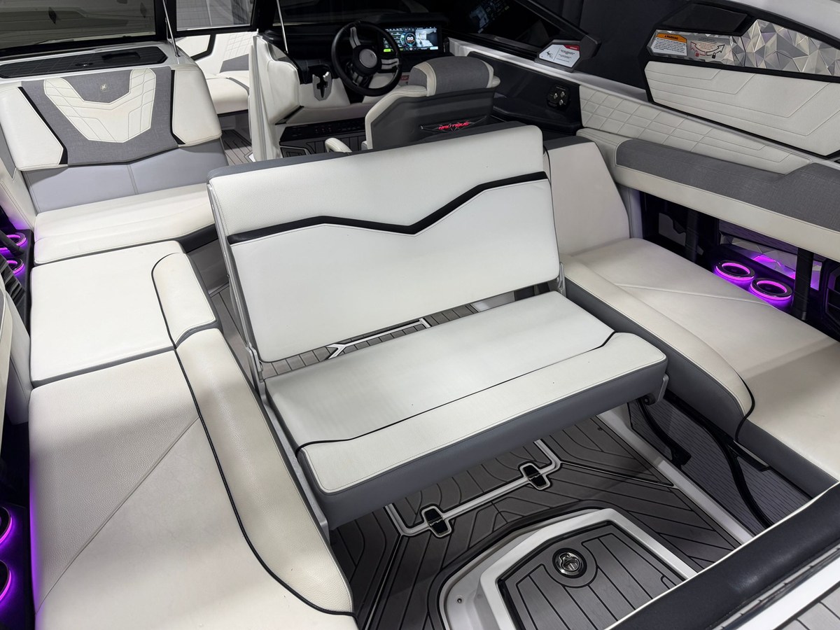 2021 Nautique G23 32