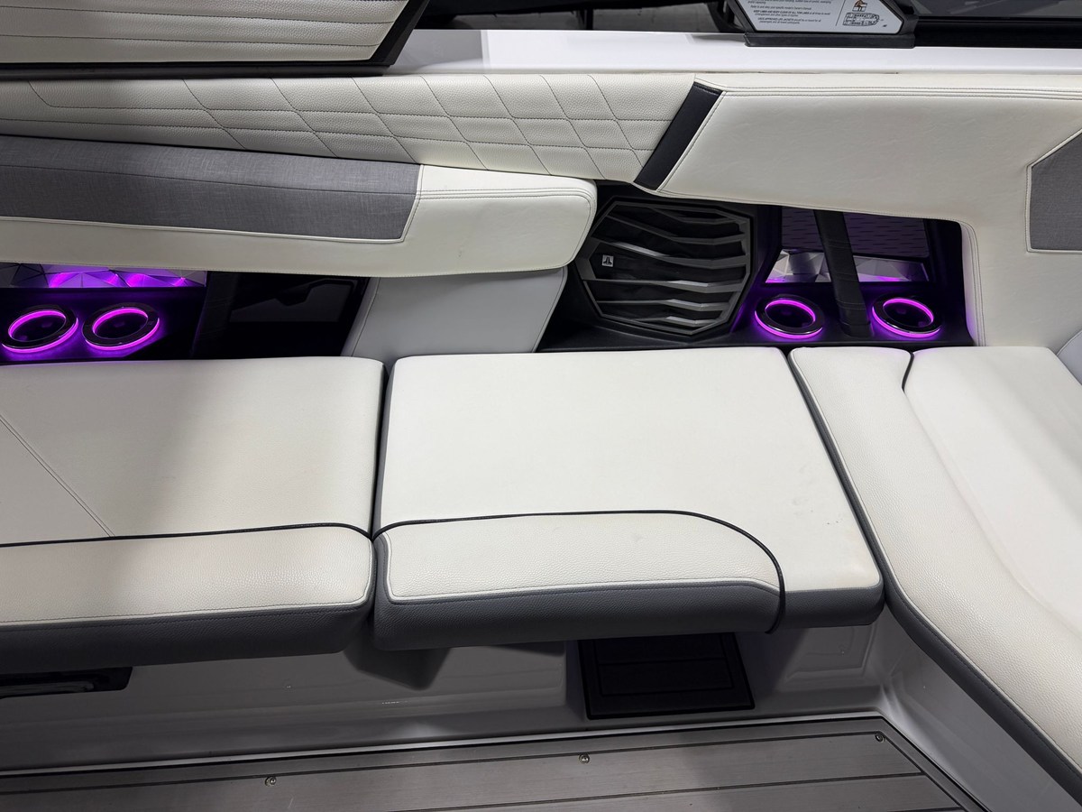 2021 Nautique G23 38