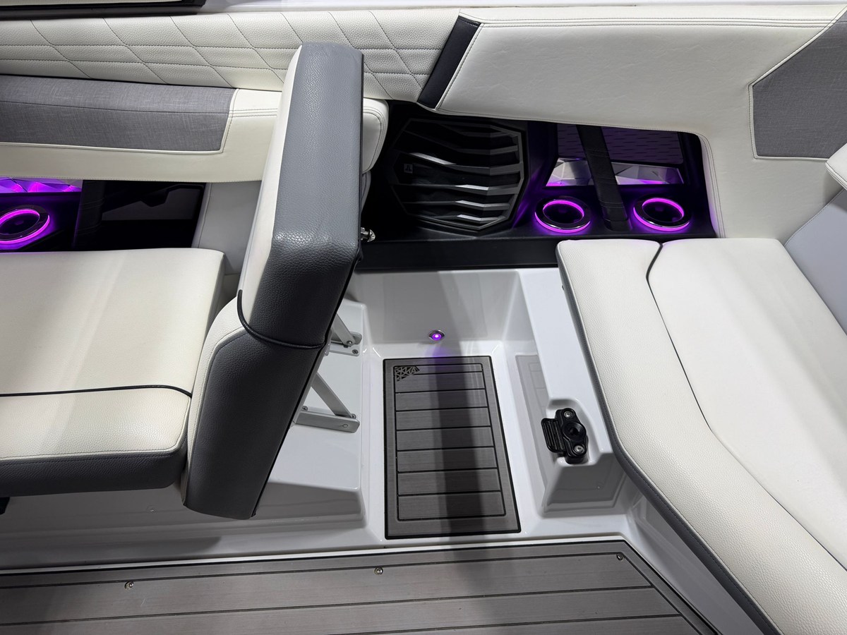 2021 Nautique G23 40