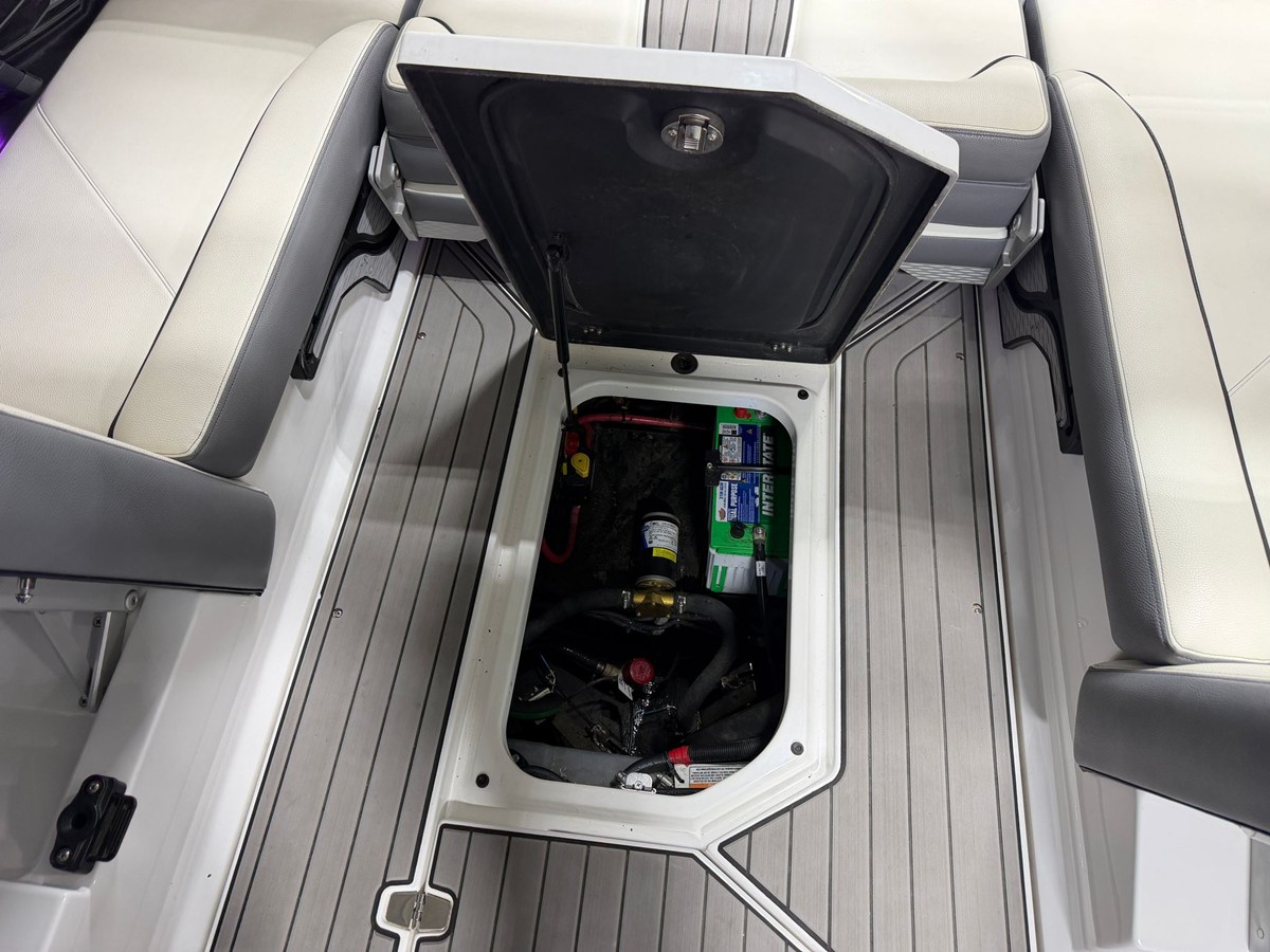 2021 Nautique G23 43