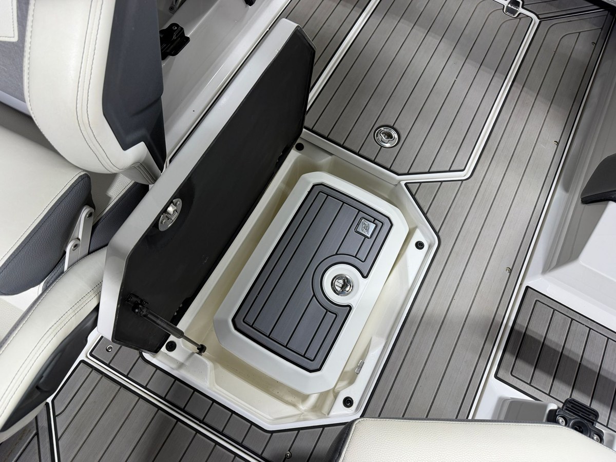2021 Nautique G23 47