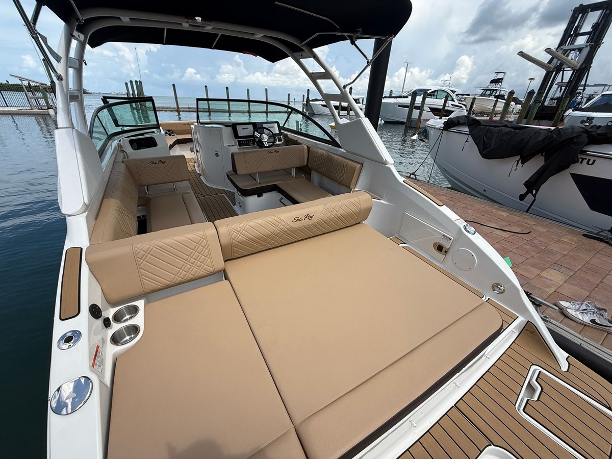 2026 Sea Ray SDX 250 Outboard 7