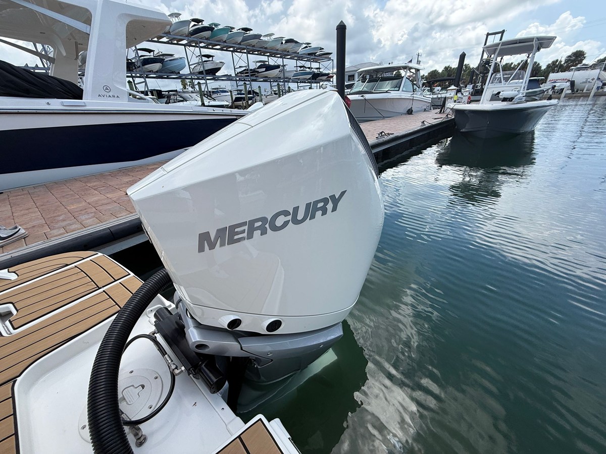 2026 Sea Ray SDX 250 Outboard 8