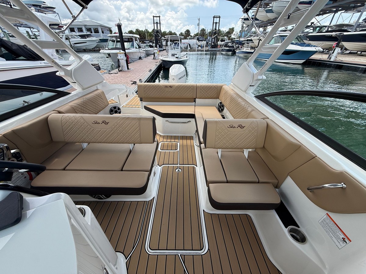 2026 Sea Ray SDX 250 Outboard 13