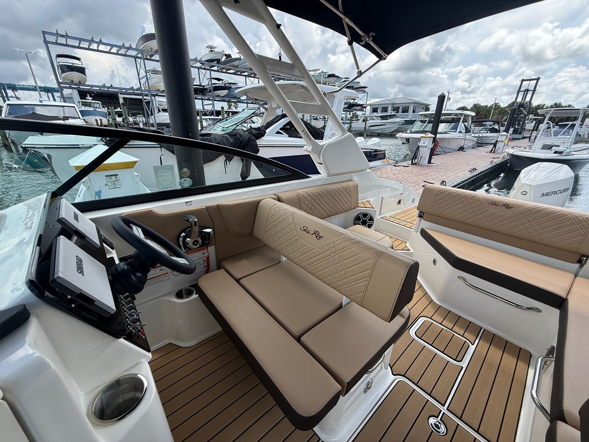 2026 Sea Ray SDX 250 Outboard 14