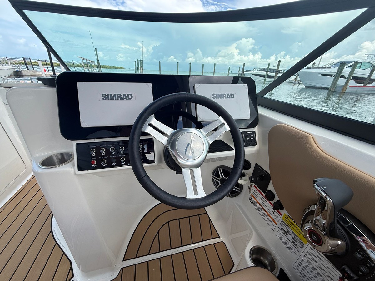 2026 Sea Ray SDX 250 Outboard 15