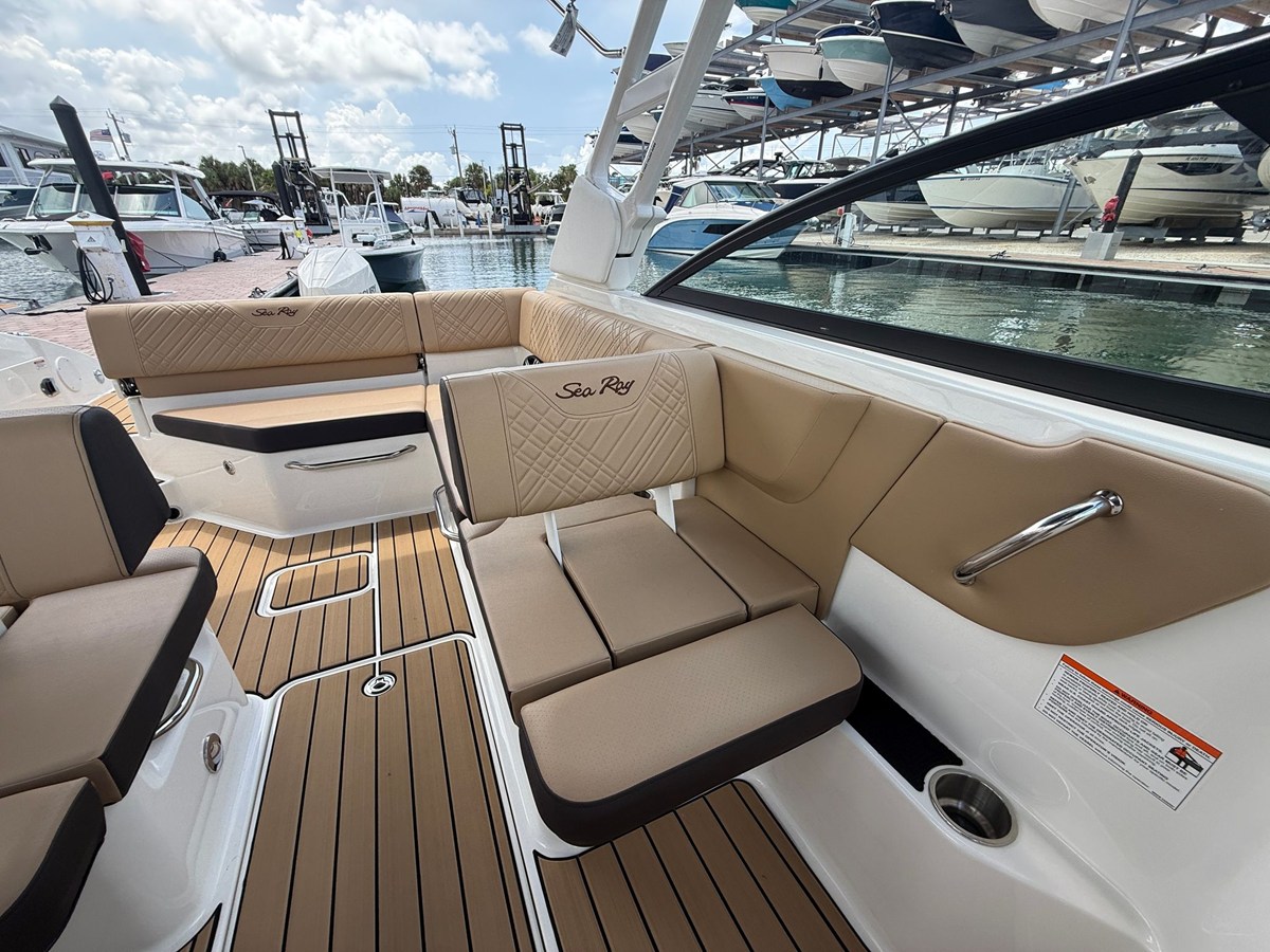2026 Sea Ray SDX 250 Outboard 19