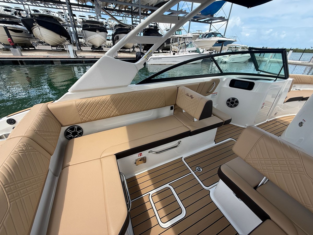 2026 Sea Ray SDX 250 Outboard 25
