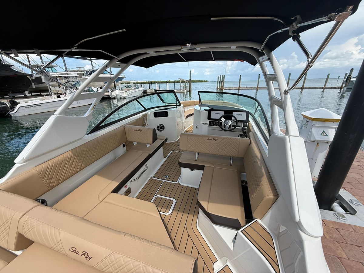 2026 Sea Ray SDX 250 Outboard 26