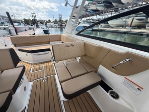 2026 Sea Ray SDX 250 Outboard 19