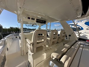 Boston Whaler 420 OUTRAGE 8 2020 Boston Whaler 420 OUTRAGE 9