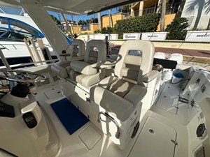 Boston Whaler 420 OUTRAGE 9 2020 Boston Whaler 420 OUTRAGE 10