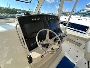 Boston Whaler 420 OUTRAGE 11 2020 Boston Whaler 420 OUTRAGE 12