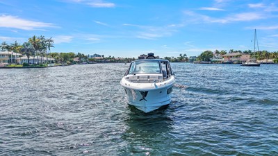 Sea Ray Sundancer 370 Outboard 1 2026 Sea Ray Sundancer 370 Outboard 2