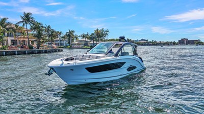 Sea Ray Sundancer 370 Outboard 2 2026 Sea Ray Sundancer 370 Outboard 3