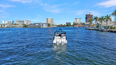 Sea Ray Sundancer 370 Outboard 4 2026 Sea Ray Sundancer 370 Outboard 5