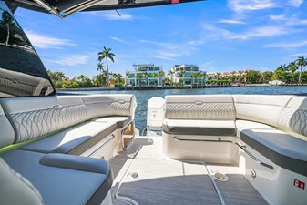 Sea Ray Sundancer 370 Outboard 10 2026 Sea Ray Sundancer 370 Outboard 11