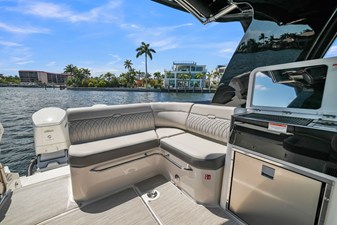 Sea Ray Sundancer 370 Outboard 11 2026 Sea Ray Sundancer 370 Outboard 12